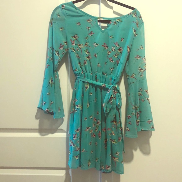 Flowy turquoise dress with bell sleeves - Picture 1 of 6